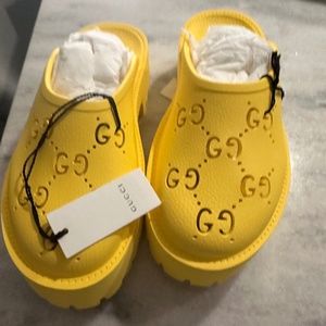 GUCCI WOMEN PLATFORM PERFORATED GG SANDAL